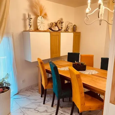 Maison De Village Semesterbostad *